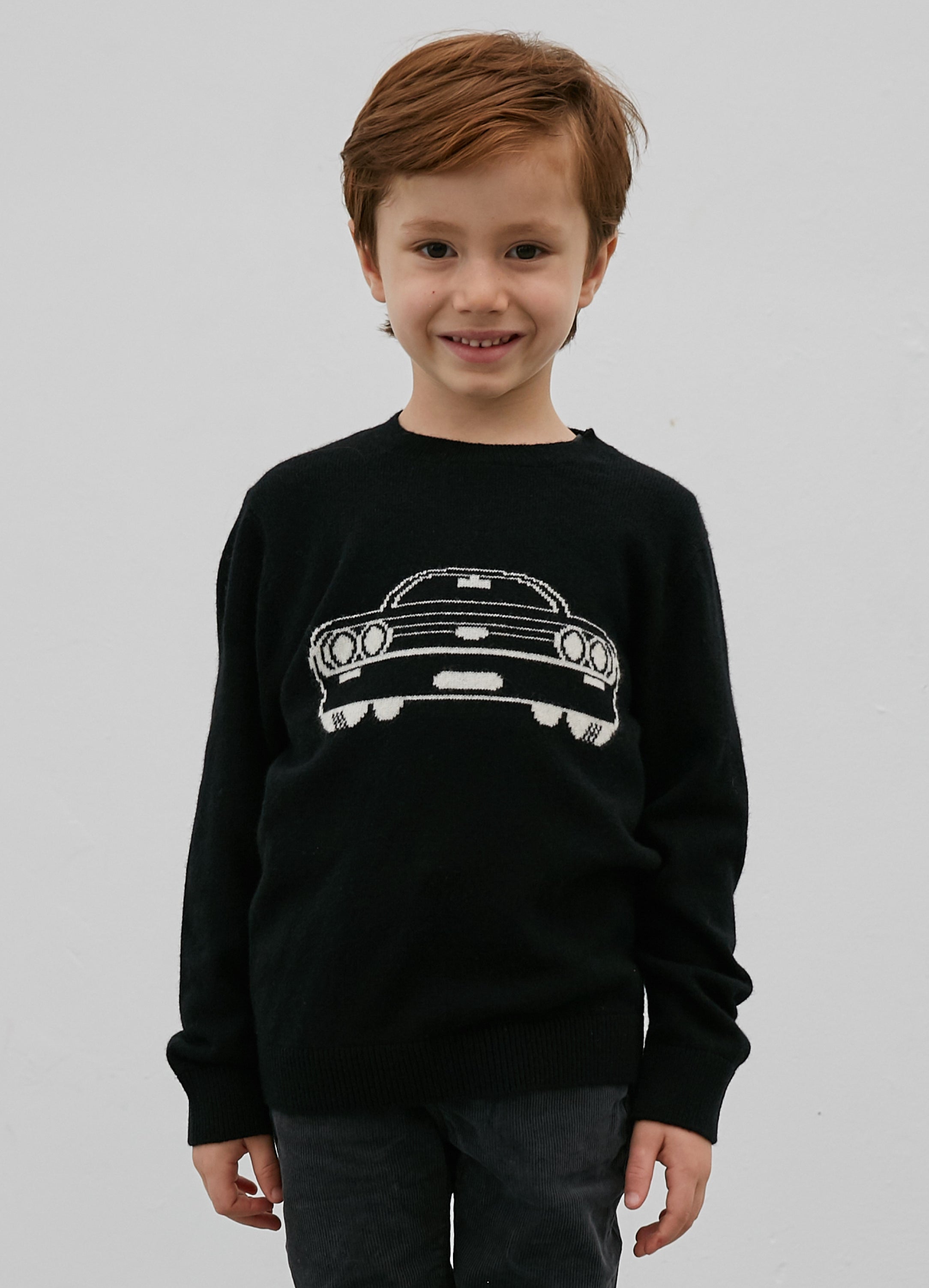 El modelo mide 1.2 m y usa talla 6-7