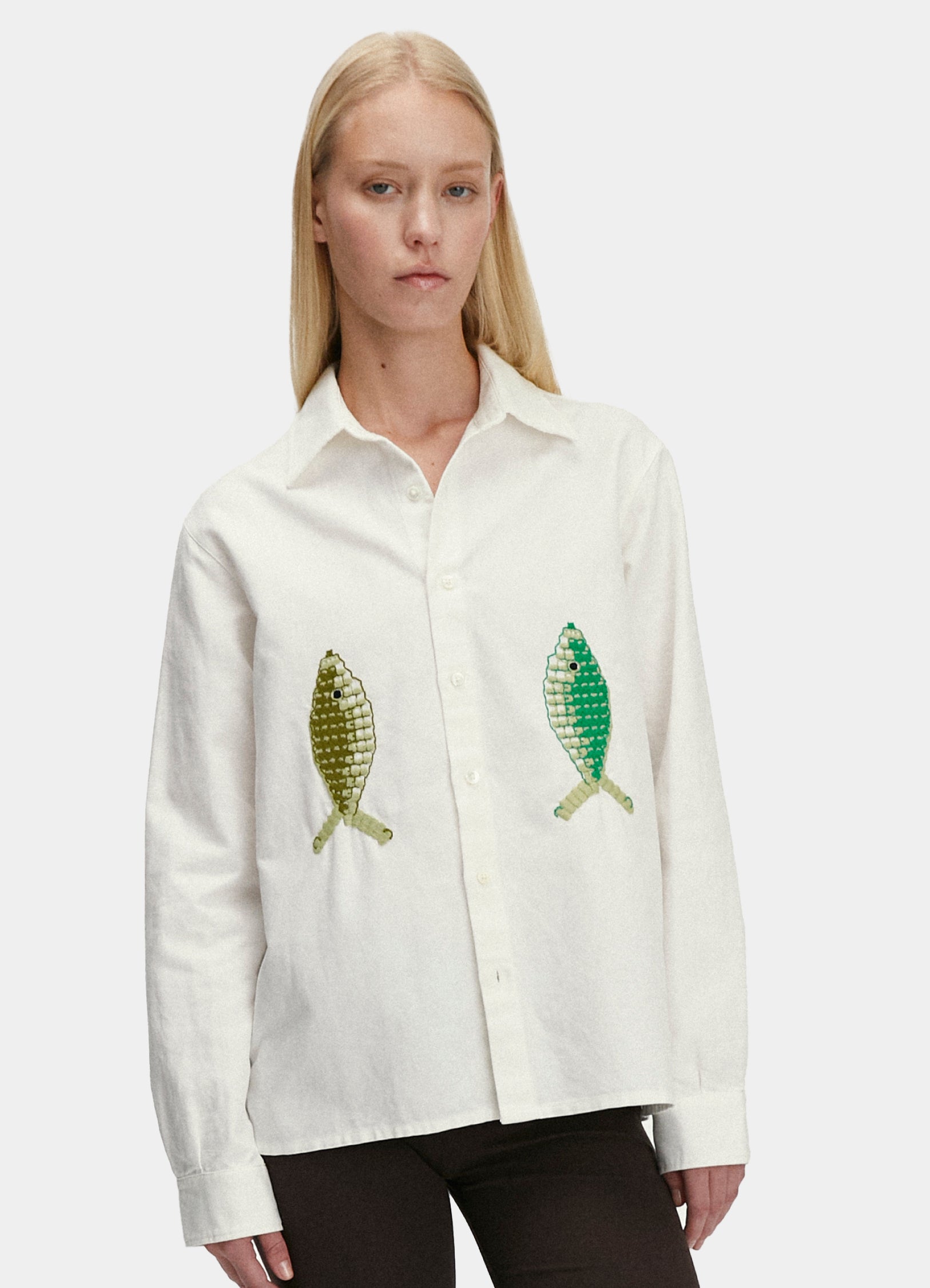 La modelo mide 1.75 m y usa talla Extra Extra Small.