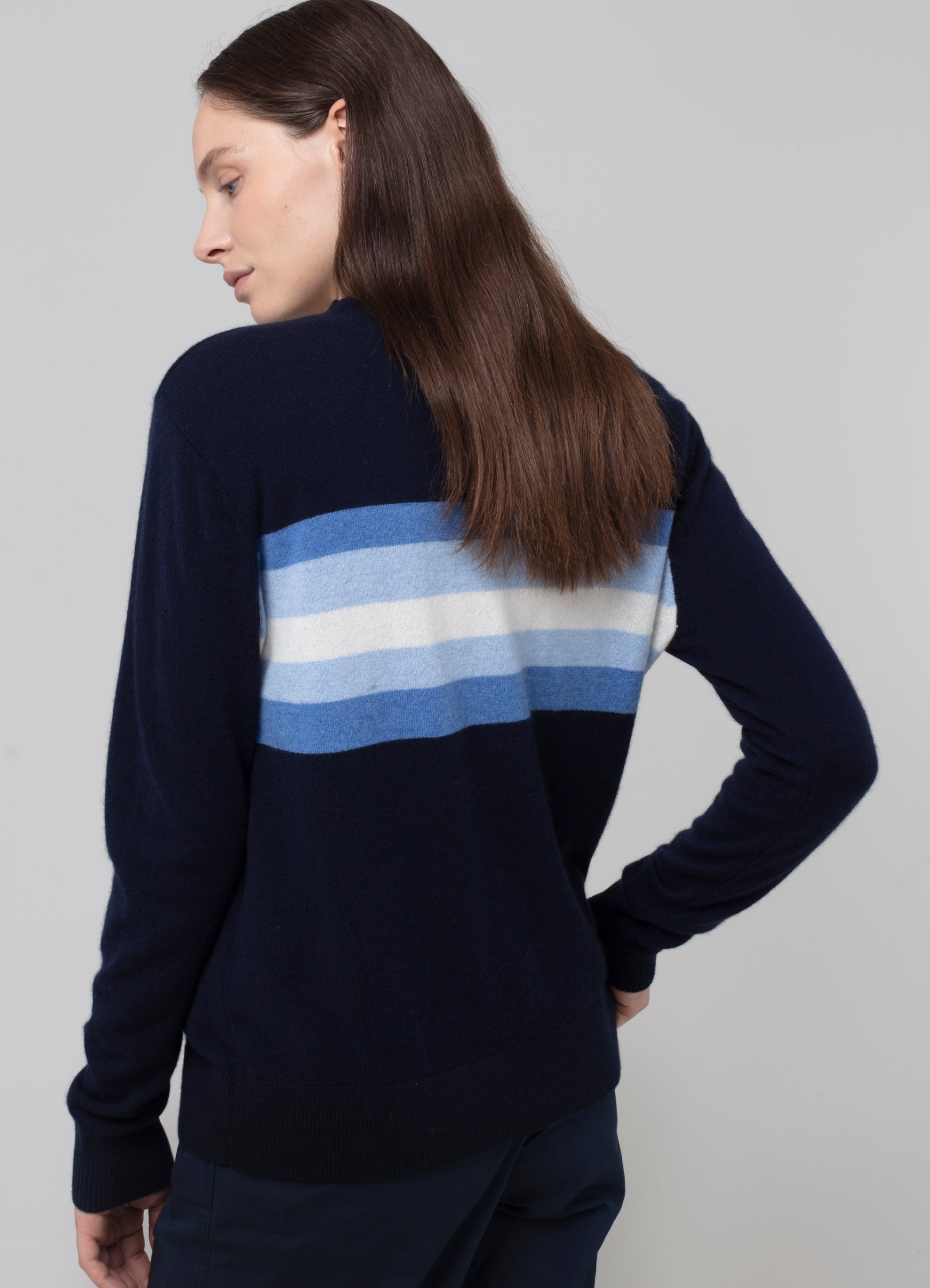 La modelo mide 1.80 m y usa talla Small
