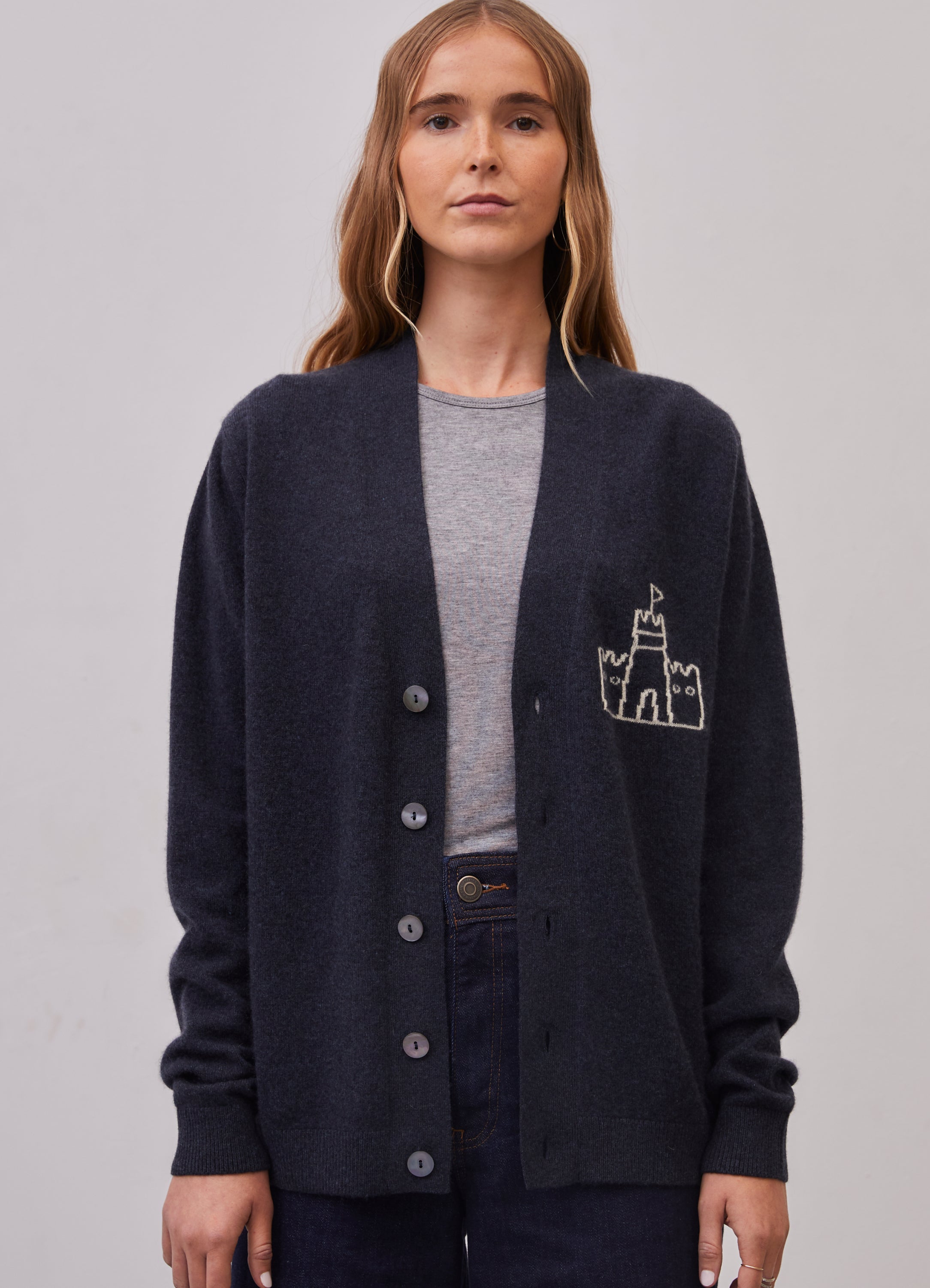 La modelo mide 1.72 m y usa talla Extra Small