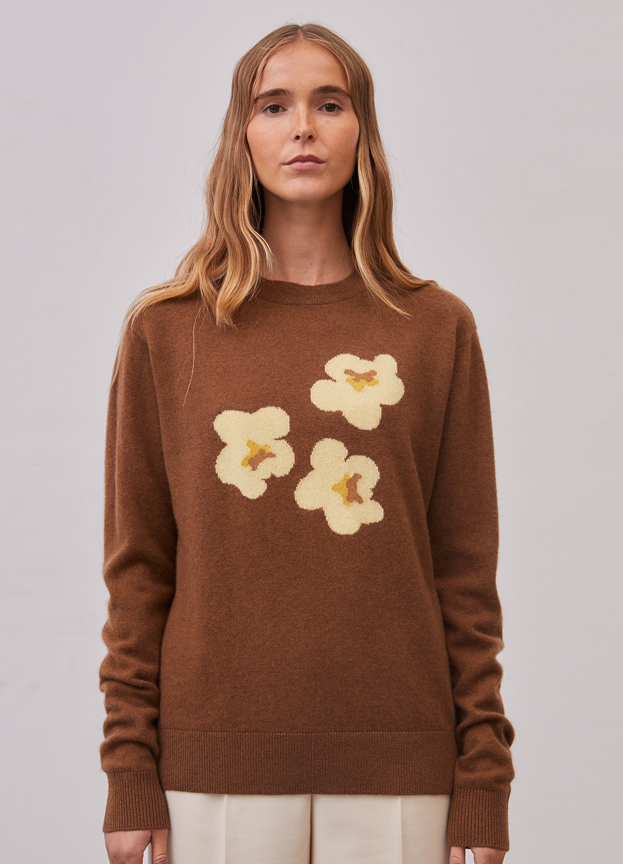 La modelo mide 1.72 m y usa talla Extra Small