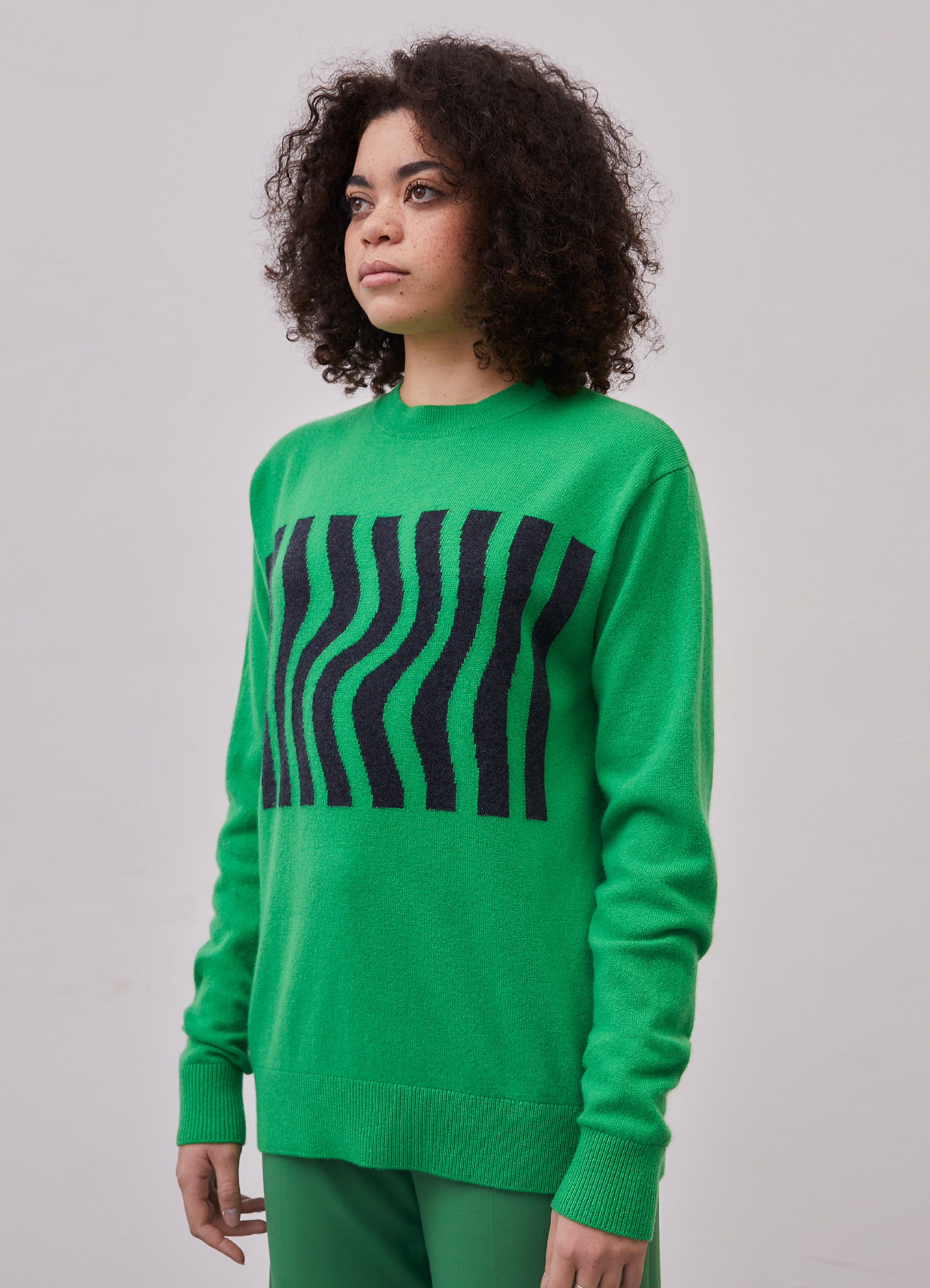 La modelo mide 1.72 m y usa talla Extra Small