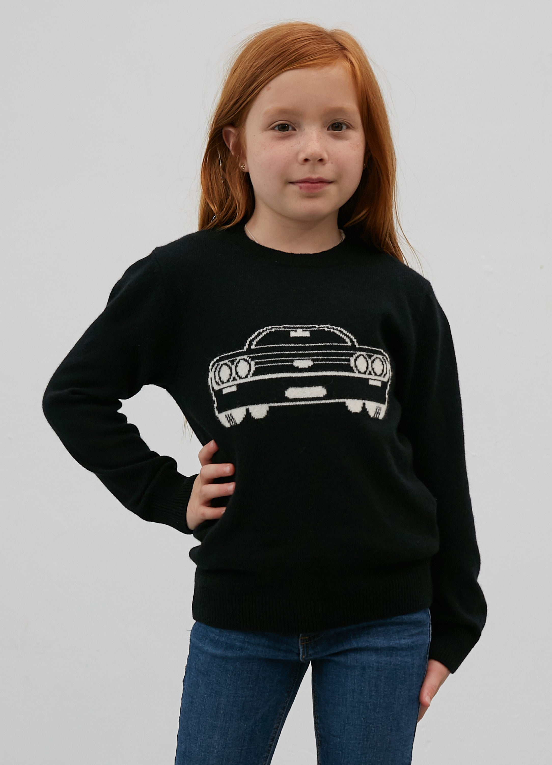 La modelo mide 1.2 m y usa talla 6-7